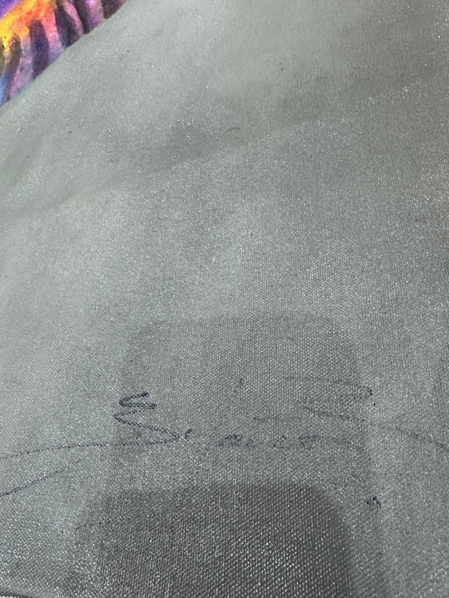 Obra elefante en tonos fríos.